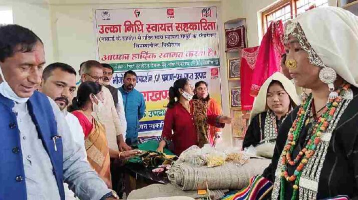 पिथौरागढ़ में हुआ 3 करोड़ 84 लाख रुपये की लागत से निर्मित रूरल हाट का लोकार्पण, प्रदेश में महिलाओं को उद्यम लगाए जाने के लिए मिल रही है विशेष छूट - औद्योगिक विकास ग्रामोद्योग मंत्री गणेश जोशी 1 Hello Uttarakhand News »