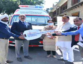 Uttarakhand: मुख्यमंत्री ने की जनपद चमोली एवं उत्तरकाशी के लिये आधुनिक उपकरणों से सुसज्जित दो एम्बुलेंस रवाना 3 Hello Uttarakhand News »