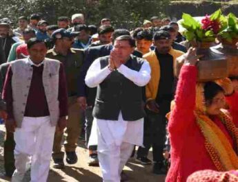 Uttarakhand: मुख्यमंत्री पुष्कर सिंह धामी पारिवारिक कार्यक्रमों में सम्मिलित होने पहुँचे अपने पैतृक गांव हड़खोला डीडीहाट, परिवार जनों के साथ की पूजा अर्चना 7 Hello Uttarakhand News »