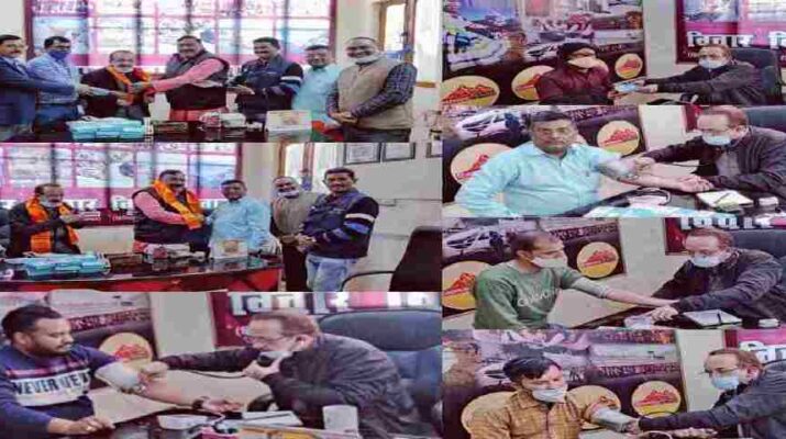 Dehradun: पत्रकारों के लिए हुआ निशुल्क स्वास्थ्य शिविर का आयोजन, डॉ एसडी जोशी ने की 100 से अधिक पत्रकारों के स्वास्थ्य की जांच 1 Hello Uttarakhand News »