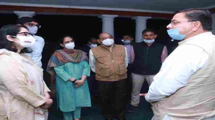 मुख्यमंत्री पुष्कर सिंह धामी ने नई दिल्ली में जनरल बिपिन रावत के आवास पर परिजनों से की मुलाकात, किया गहरा शोक व्यक्त 1 Hello Uttarakhand News »