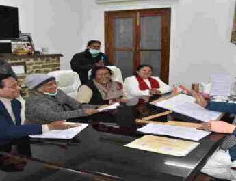 Dehradun: राज्य आंदोलनकारी एवं राज्य महिला आयोग की पूर्व अध्यक्षा सुशीला बलूनी के नेतृत्व में विभिन्न राज्य आंदोलनकारियों ने मुख्यमंत्री से की भेंट, पेंशन में बढ़ोतरी होने पर किया मुख्यमंत्री पुष्कर सिंह धामी का व्यक्त आभार 4 Hello Uttarakhand News &raquo;