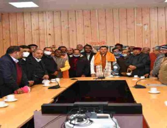 Dehradun: मुख्यमंत्री से प्रदेश उद्योग व्यापार मण्डल के सदस्यों ने की भेंट, प्रदेश में बाहर से लाये गये कृषि उत्पाद पर मण्डी शुल्क की दरों में कम करने का किया अनुरोध 4 Hello Uttarakhand News »