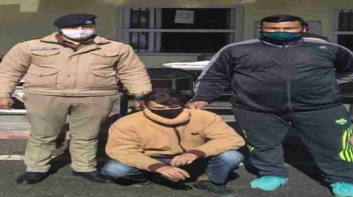 Pithoragarh: नाबालिग पुत्री के साथ मारपीट, गाली-गलौच, दुष्कर्म व जान से मारने की धमकी देने वाले आरोपी को किया पुलिस ने गिरफ्तार 1 Hello Uttarakhand News »