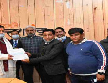 Uttarakhand: मुख्यमंत्री पुष्कर सिंह धामी से वन कर्मचारी संयुक्त समिति के सदस्यों से की भेंट, वन कर्मचारी संयुक्त समिति के सदस्यों ने हड़ताल वापस लेने का लिया निर्णय 4 Hello Uttarakhand News »