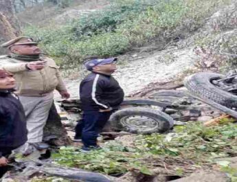 Uttarakhand: अत्यंत दुःखद, चंपावत में भीषण हादसा, 14 लोगों की मौके पर ही मौत, विवाह समारोह से लौट रही मैक्स खाई में जा गिरी 2 Hello Uttarakhand News »