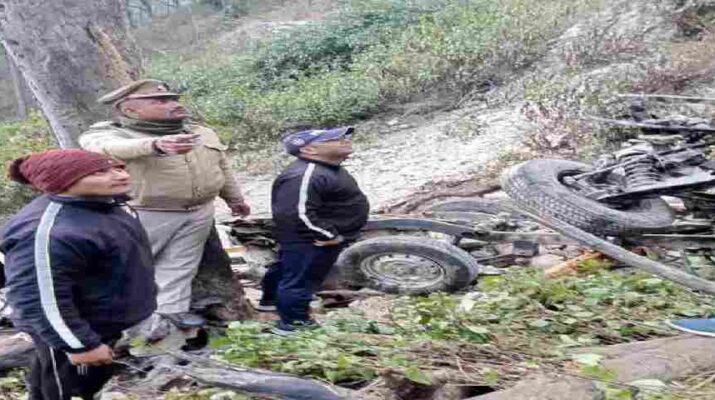 Uttarakhand: अत्यंत दुःखद, चंपावत में भीषण हादसा, 14 लोगों की मौके पर ही मौत, विवाह समारोह से लौट रही मैक्स खाई में जा गिरी 1 Hello Uttarakhand News »