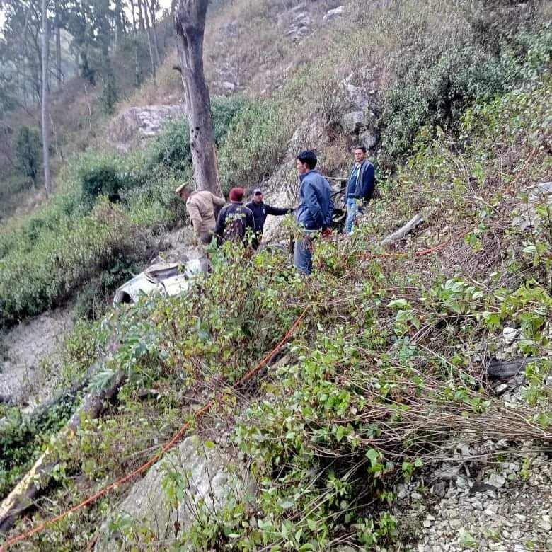 Uttarakhand: अत्यंत दुःखद, चंपावत में भीषण हादसा, 14 लोगों की मौके पर ही मौत, विवाह समारोह से लौट रही मैक्स खाई में जा गिरी 3 Hello Uttarakhand News »