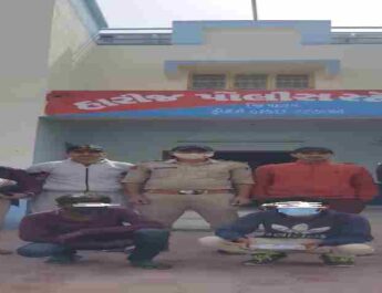 Uttarakhand: STF एवं साइबर क्राईम पुलिस स्टेशन की देशभर में धरपकड़ जारी, बैंक कस्टमर केयर अधिकारी बनकर 15 लाख रुपये की धोखाधड़ी करने वाले गिरोह के 02 सदस्य गुजरात राज्य से गिरफ्तार 5 Hello Uttarakhand News »