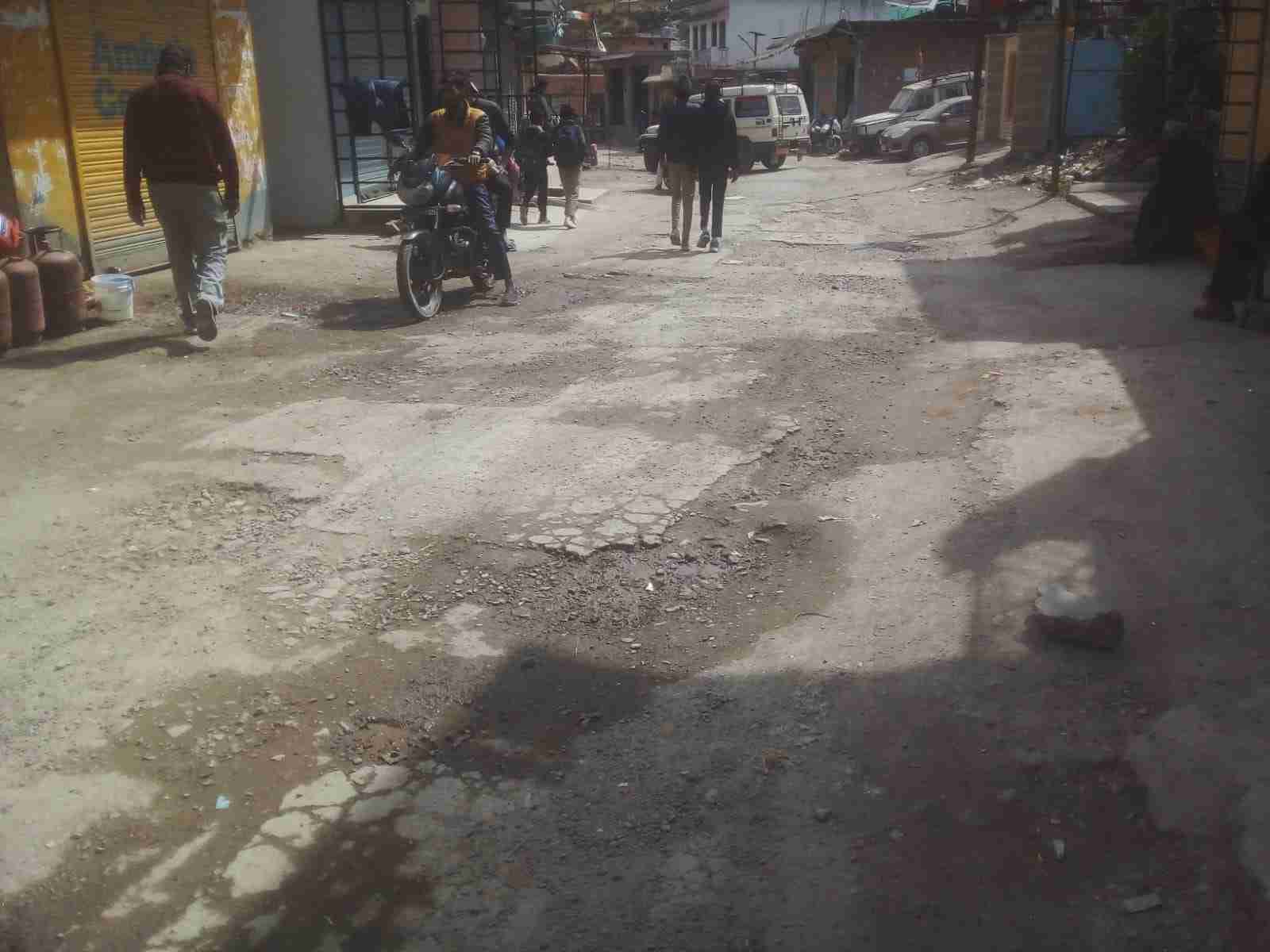 Thatyur: जौनपुर विकासखंड का थत्यूड़ ढाणा मोटर मार्ग गड्ढों के कारण बदहाल, 4 साल से लोग परेशानी 2 Thatyur: जौनपुर विकासखंड का थत्यूड़ ढाणा मोटर मार्ग गड्ढों के कारण बदहाल, 4 साल से लोग परेशानी 2 Hello Uttarakhand News »