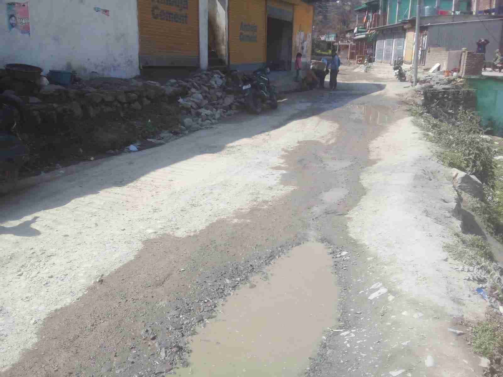 Thatyur: जौनपुर विकासखंड का थत्यूड़ ढाणा मोटर मार्ग गड्ढों के कारण बदहाल, 4 साल से लोग परेशानी 3 Thatyur: जौनपुर विकासखंड का थत्यूड़ ढाणा मोटर मार्ग गड्ढों के कारण बदहाल, 4 साल से लोग परेशानी 3 Hello Uttarakhand News »