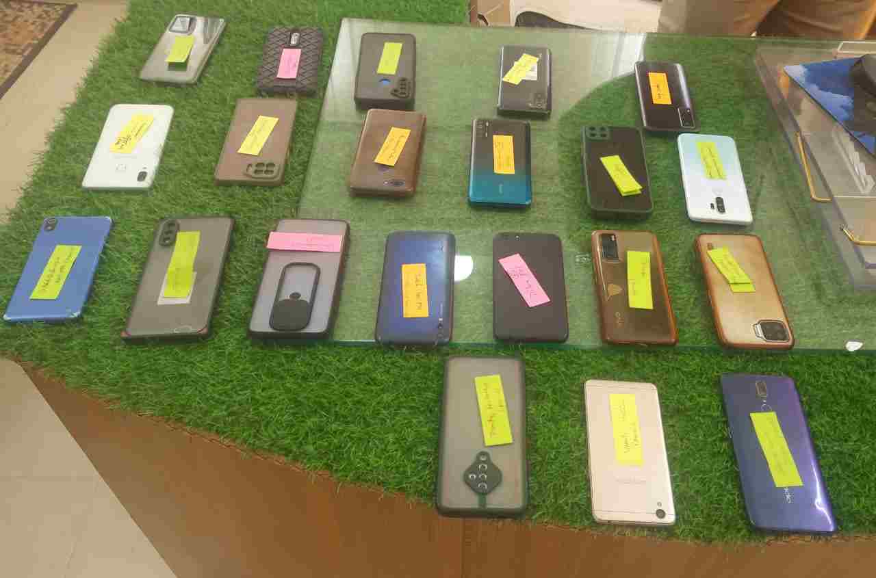 पिथौरागढ़ पुलिस ने बरामद किए 5,70,000 रुपये के गुमशुदा मोबाइल फोन, गुम हुए मोबाइल फोन पाकर मोबाइल मालिकों के खिले चेहरे 3 Hello Uttarakhand News »