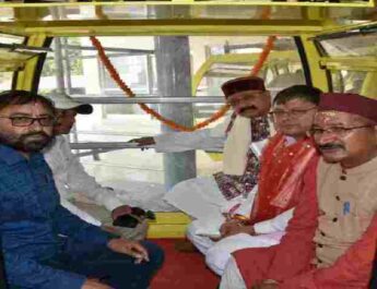 Uttarakhand: मुख्यमंत्री पुष्कर सिंह धामी ने सिद्धपीठ मां सुरकंडा देवी मंदिर रोपवे सेवा का किया शुभारंभ, की मां सुरकंडा देवी मंदिर में पूजा-अर्चना 3 Hello Uttarakhand News »