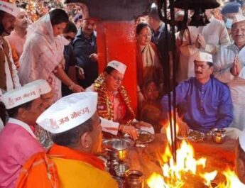 Nanital: मुख्यमंत्री पुष्कर सिंह धामी ने नैनीताल में आयोजित श्री गोल्ज्यू संदेश यात्रा के समापन कार्यक्रम मे किया प्रतिभाग, पूजा अर्चना करते हुए गोल्य्यू महाराज से प्रदेशवासियों की खुशहाली के लिए की प्रार्थना 2 Hello Uttarakhand News »