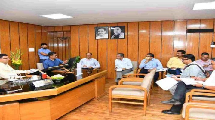 Uttarakhand: मुख्यमंत्री पुष्कर सिंह धामी ने विधानसभा में मानसखण्ड कॉरिडोर को लेकर ली बैठक, कहा - चारधाम यात्रा के साथ ही प्रदेश के अन्य धार्मिक एवं पर्यटन स्थलों में भी बेहतर सुविधाएं उपलब्ध हो 17 Hello Uttarakhand News »