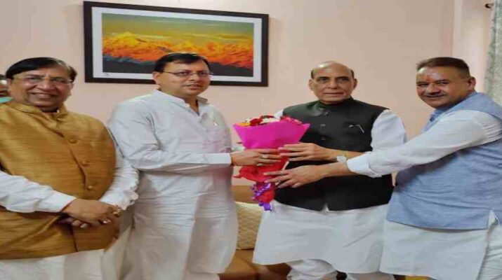 Uttarakhand: केन्द्रीय रक्षा मंत्री राजनाथ सिंह का उत्तराखण्ड दौरा, आगमन पर जौलीग्रांट एयरपोर्ट पर किया मुख्यमंत्री पुष्कर सिंह धामी ने उनका स्वागत 1 Hello Uttarakhand News »