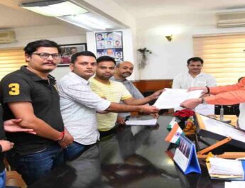 UKSSSC भर्ती घोटाला: मुख्यमंत्री से UKSSSC से स्नातक स्तरीय परीक्षा में चयनित कुछ अभ्यर्थियों ने की भेंट, जिन अभ्यर्थियों ने पूरी ईमानदारी व मेहनत से परीक्षा पास की है, उन्हें निराश नहीं होने दिया जाएगा-मुख्यमंत्री 4 Hello Uttarakhand News »