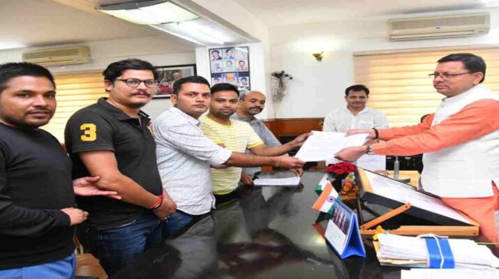 UKSSSC भर्ती घोटाला: मुख्यमंत्री से UKSSSC से स्नातक स्तरीय परीक्षा में चयनित कुछ अभ्यर्थियों ने की भेंट, जिन अभ्यर्थियों ने पूरी ईमानदारी व मेहनत से परीक्षा पास की है, उन्हें निराश नहीं होने दिया जाएगा-मुख्यमंत्री 5 Hello Uttarakhand News »