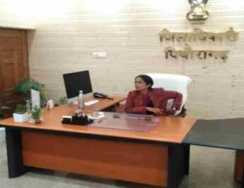 Pithoragarh: नवागुन्तक जिलाधिकारी रीना जोशी ने ग्रहण किया कार्यभार, जिला कोषागार समेत कलक्ट्रेट परिसर एवं जिला कार्यालय के विभिन्न पटलों का निरीक्षण कर संबंधित विभागीय अधिकारियों कार्मिकों से ली जानकारी 3 Hello Uttarakhand News »