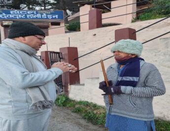 Almora: सीएम पुष्कर सिंह धामी ने अल्मोड़ा में मार्निग वाॅक के दौरान किया स्थानीय लोगों एवं युवाओं से मुलाकात, सरकार द्वारा किये जा रहे विकास कार्यों का लिया फीडबैक 7 Hello Uttarakhand News »