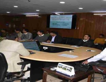 मुख्य सचिव डॉ. एस.एस संधु ने देहरादून शहर की यातायात समस्या के समाधान के लिए सभी सम्बन्धित विभागों के साथ की विस्तृत चर्चा, सभी सम्बन्धित विभाग को एक टीम बनाकर ट्रेफिक कंजेशन वाली सड़कों के लिए विशेष प्लान तैयार करने के लिए दिए निर्देश 2 Hello Uttarakhand News »