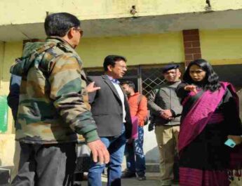 Pithoragarh: जिलाधिकारी रीना जोशी ने पिथौरागढ़ स्थित बस अड्डे के सौंदर्यीकरण कार्यों का किया स्थलीय निरीक्षण, कार्यदायी संस्था लोक निर्माण विभाग के अधिकारियों को दिए यह आवश्यक निर्देश 2 Hello Uttarakhand News &raquo;