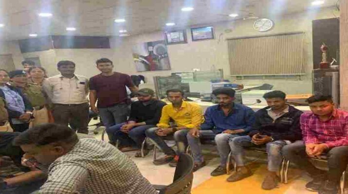 उत्तराखंड पुलिस एंड महाराष्ट्र पुलिस का औरंगाबाद जनपद में संयुक्त ऑपरेशन, कॉल सेंटर की आड़ में लोन की वापसी के लिए देश भर के लोगों से जबरन कर रहे थे वसूली 17 Hello Uttarakhand News »