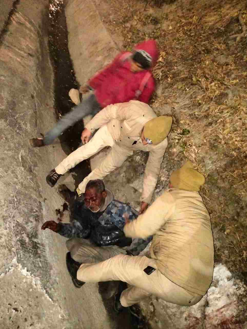 Dehradun: होमगार्ड ने अपनी सजगता से सड़क पर लहूलुहान घायल व्यक्ति की बचाई जान 4 Hello Uttarakhand News »