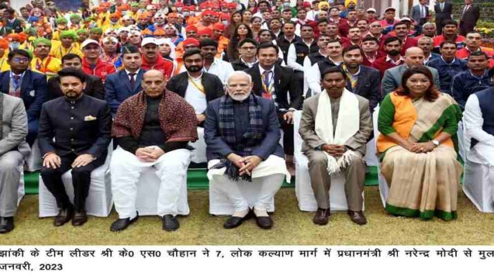 कर्तव्य पथ पर प्रदर्शन हेतु चयनित “मानसखण्ड“ पर आधारित उत्तराखण्ड की झांकी के कलाकारों ने प्रधानमंत्री से की भेंट, कलाकारों ने प्रधानमंत्री के समक्ष फ्यूजन नृत्य किया प्रस्तुत 1 Hello Uttarakhand News »