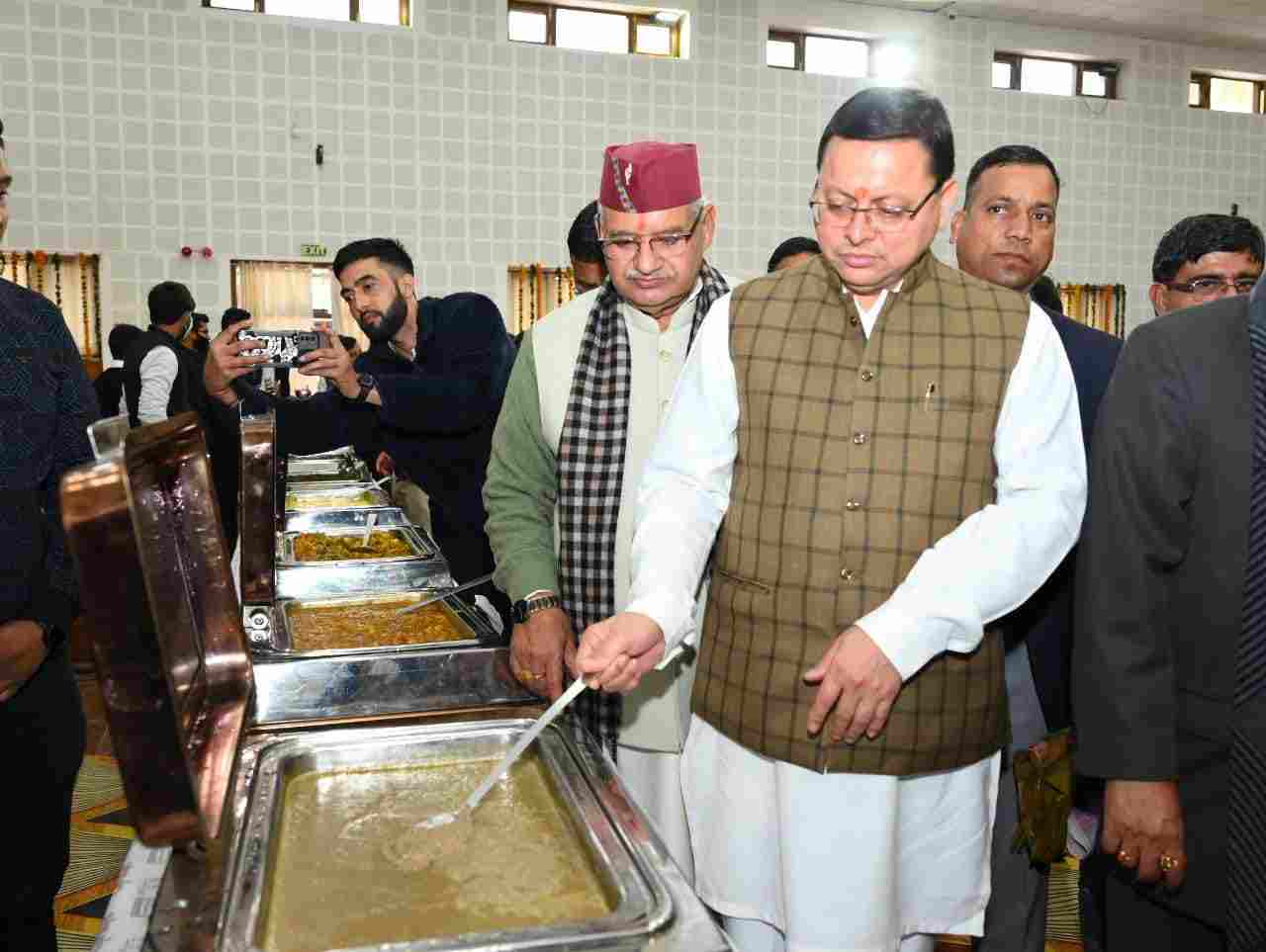 मुख्यमंत्री पुष्कर सिंह धामी ने कृषि विभाग द्वारा अंतरराष्ट्रीय मिलेट्स वर्ष 2023 के अवसर पर आयोजित “उत्तराखण्ड मिलेट्स भोज” में किया प्रतिभाग, साथ ही उत्तराखण्ड के मिलेट्स उत्पादों से भरपूर पारंपरिक व्यंजनों के स्टाल्स का भी किया निरीक्षण 3 Hello Uttarakhand News »