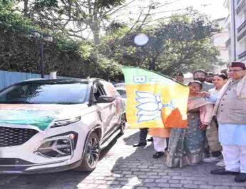 मुख्यमंत्री पुष्कर सिंह धामी ने नई दिल्ली में उत्तराखंड सदन से जोशीमठ में आई आपदा के लिए राहत सामग्री के वाहनों को किया रवाना 2 Hello Uttarakhand News &raquo;