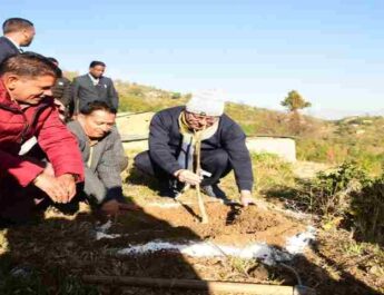 Uttarakhand: प्रातः काल भ्रमण पर निकले मुख्यमंत्री पुष्कर सिंह धामी, गांव वासियों से की मुलाकात, पूर्व सैनिकों ने किए अनुभव साझा 3 Hello Uttarakhand News »