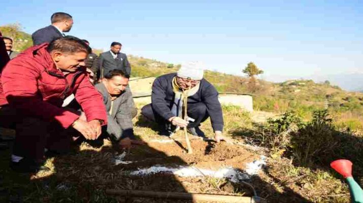 Uttarakhand: प्रातः काल भ्रमण पर निकले मुख्यमंत्री पुष्कर सिंह धामी, गांव वासियों से की मुलाकात, पूर्व सैनिकों ने किए अनुभव साझा 2 Hello Uttarakhand News »