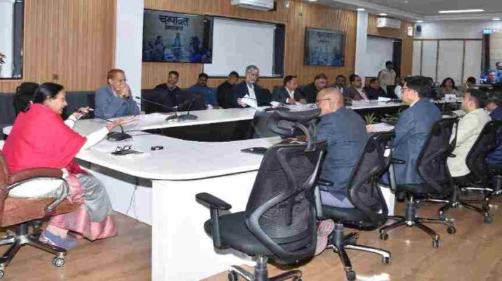 Uttarakhand: अधिकारी फाइलों पर आपत्तियां लगाने के स्थान पर अनौपचारिक तरीके से उनका त्वरित निराकरण करें - एसीएस राधा रतूड़ी 2 Hello Uttarakhand News »