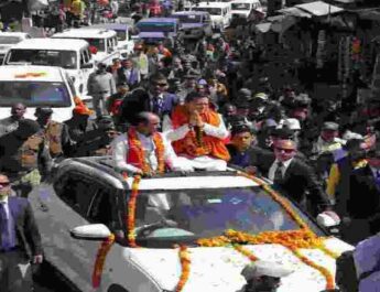 Uttarakhand: चंपावत में मुख्यमंत्री पुष्कर सिंह धामी व सांसद अजय टम्टा रैली में हुए शामिल, खुली जीप में बैठकर किया जनता का अभिवादन 4 Hello Uttarakhand News »