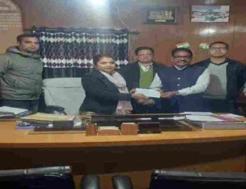 जोशीमठ में भूधसांव के कारण प्रभावित भवन स्वामियों को मुआवजा धनराशि का वितरण शुरू, पुर्नवास पैकेज वितरण के तहत पहले दिन 03 प्रभावितों को दिए गए 63.20 लाख 4 Hello Uttarakhand News »