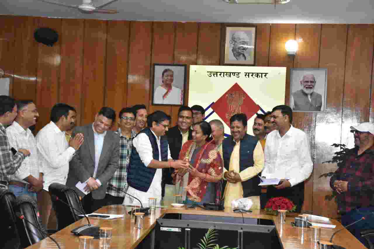 चारधाम यात्रा: यात्रा की तैयारियों को लेकर अपर मुख्य सचिव राधा रतूड़ी की अध्यक्षता में हुई बैठक आयोजित, होटल व्यवसायियों तीर्थपुरोहित समाज व टूर ऑपरेटर्स से लिए गए सुझाव 3 Hello Uttarakhand News »