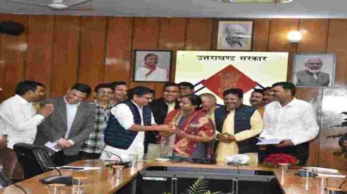 चारधाम यात्रा: यात्रा की तैयारियों को लेकर अपर मुख्य सचिव राधा रतूड़ी की अध्यक्षता में हुई बैठक आयोजित, होटल व्यवसायियों तीर्थपुरोहित समाज व टूर ऑपरेटर्स से लिए गए सुझाव 1 Hello Uttarakhand News »