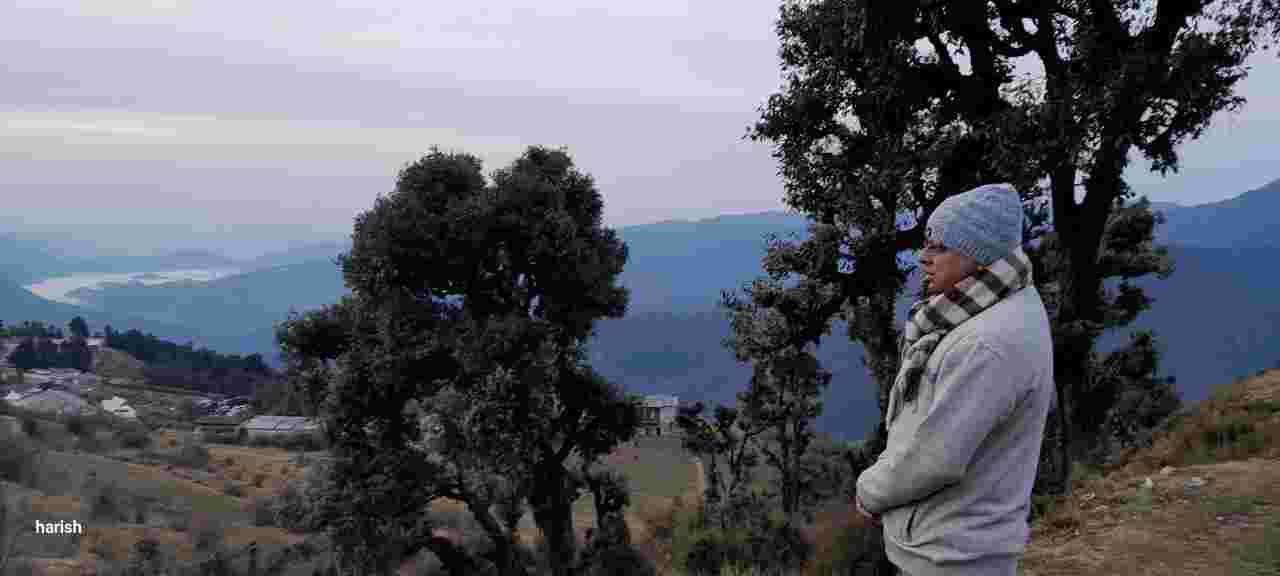 मुख्यमंत्री पुष्कर सिंह धामी ने प्रातः भ्रमण के दौरान विधानसभा परिसर भराड़ीसैंण के मुख्य मार्ग पर सफाई कर रहे स्वछता कर्मियों से बातचीत कर उनका जाना हाल-चाल 3 Hello Uttarakhand News »