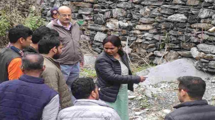 Pithoragarh: जिलाधिकारी रीना जोशी ने जनपद की तहसील तेजम के अंतर्गत आपदा के तहत हुए सुरक्षात्मक कार्य तटबन्ध, पुलिया व पुश्ता आदि र्निर्माण कार्यों का लिया जायजा, दिए ये निर्देश 13 Hello Uttarakhand News »