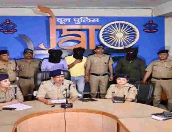 Dehradun: सहसपुर स्थित संजीवनी रिजॉर्ट में छापेमारी, मौके से अवैध देह व्यापार संचालित कर रहे 03 अभियुक्त गिरफ्तार, 15 पीड़िताओं को किया गया रेस्क्यू 3 Hello Uttarakhand News »