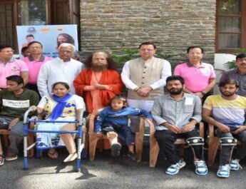 मुख्यमंत्री पुष्कर सिंह धामी ने दिव्यांगजनों के लिए कृत्रिम अंग वितरण कार्यक्रम में किया प्रतिभाग, महावीर सेवा सदन एवं परमार्थ निकेतन द्वारा संयुक्त रूप से कृत्रिम अंग वितरण कार्यक्रम का किया गया था आयोजन 3 Hello Uttarakhand News »