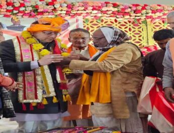 मुख्यमंत्री पुष्कर सिंह धामी का गोवर्धन मथुरा में आयोजित सम्मान समारोह में किया गया सम्मान, मुख्यमंत्री ने ब्रज की पावन भूमि पर स्वयं के सम्मान को बताया देवभूमि की सवा करोड़ जनता का सम्मान 4 Hello Uttarakhand News »