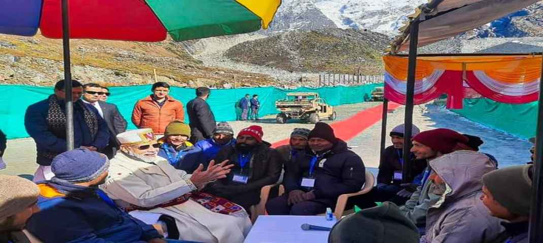  प्रधानमंत्री नरेंद्र मोदी ने श्री केदारनाथ में किया रुद्राभिषेक, प्रधानमंत्री बनने के बाद 6वीं बार पहुंचे बाबा केदार के धाम, श्री केदारनाथ में श्रद्धालुओं को दी बड़ी सौगात 2 Hello Uttarakhand News »