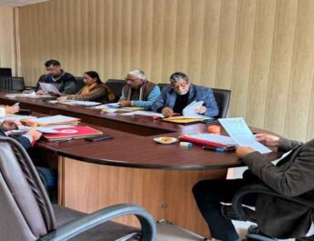 देहरादून: पत्रकार कल्याण कोष समिति की हुई बैठक, कुल 5 पत्रकारों के आश्रितों को पत्रकार कल्याण कोष (कारपस फंड) से आर्थिक सहायता देने की बनी समिति, साथ ही “मुख्यमंत्री पत्रकार सम्मान पेंशन योजना“ के अन्तर्गत 3 वरिष्ठ पत्रकारों को पेंशन देने पर भी बनी सहमति 2 Hello Uttarakhand News »