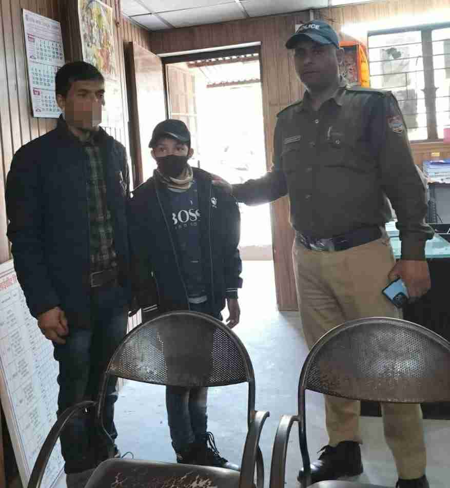 Doon Police: बिछडों का सहारा बनी दून पुलिस, घर से भटककर ऊखीमठ से देहरादून पहुंचे नाबालिग को सकुशल किया परिजनो के सुपुर्द 2 Hello Uttarakhand News »
