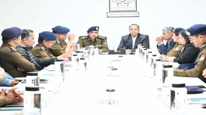 Uttarakhand Police: सचिव गृह शैलेश बगौली ने पुलिस विभाग द्वारा किये जा रहे कार्य एवं विभिन्न मुद्दों पर किया वरिष्ठ पुलिस अधिकारियों के साथ चर्चा 1 Hello Uttarakhand News »