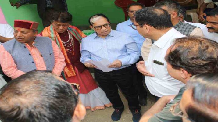 चारधाम राजमार्ग परियोजना को लेकर सुप्रीम कोर्ट पूर्व न्यायाधीश ने किया यमुनोत्री राष्ट्रीय राजमार्ग के पालीगाड से जानकीचट्टी तक स्थलीय निरीक्षन, इस हिस्से में सिंगल लेन सड़क का चारधाम आल वेदर रोड परियोजना के साथ किया जाना है चौड़ीकरण 7 Hello Uttarakhand News »