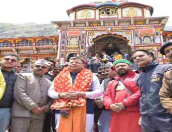 Badrinath Dham: मुख्यमंत्री ने बदरीनाथ पहुंचकर यात्रा व्यवस्थाओं का किया स्थलीय निरीक्षण, मूलभूत सुविधाओं को सुदृढ़ रखने के दिये निर्देश, श्रद्धालुओं से लिया व्यवस्थाओं को फीडबैक 4 Hello Uttarakhand News »