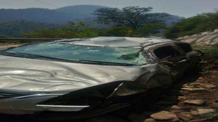 टिहरी: थापला बाईपास के पास एक कार अनियंत्रित होकर सड़क पर पलटी, दो लोग जख्मी 6 Hello Uttarakhand News »